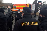 Drama v Bělotíně: Agresivní útočník vytáhl nůž na starostu! Po výhružkách mu probodal pneumatiky