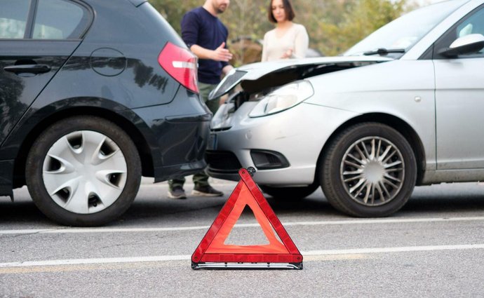 Auto Riska Razzak Srážka s autem bez povinného ručení? Takhle se má správně postupovat ...