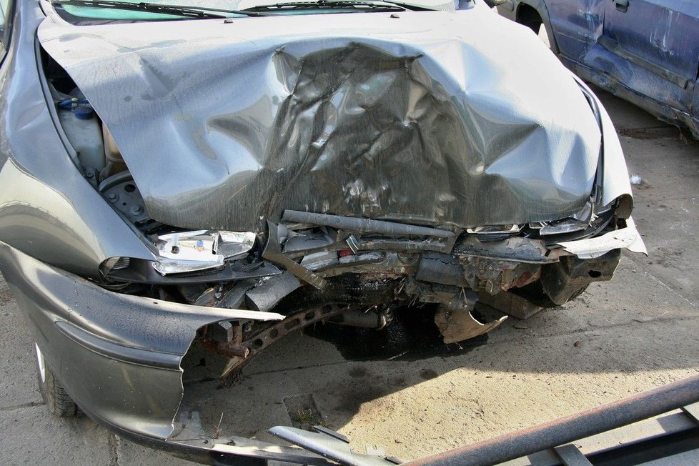 Poškodili jste služební mobil, notebok nebo i vůz? Může vám pomoci pojištění odpovědnosti zaměstnance. (Ilustrační foto)