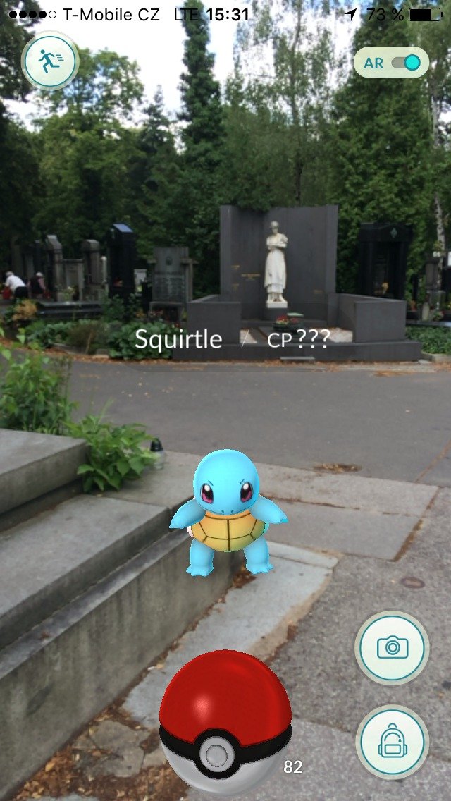 Pokémoni se nezastaví před ničím: Okupují také Olšanské hřbitovy.