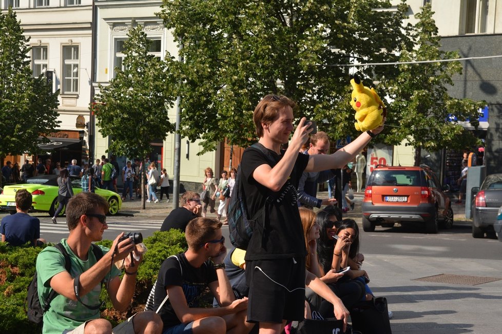 Díky přetížení serveru nebylo možné překonat rekord v počtu hráčů Pokémon Go. Organizátoři byli zoufalí.