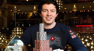 Pokerový »lenoch« Jake Cody s miliony v kapse: Jak probíhá den profesionálního hráče?