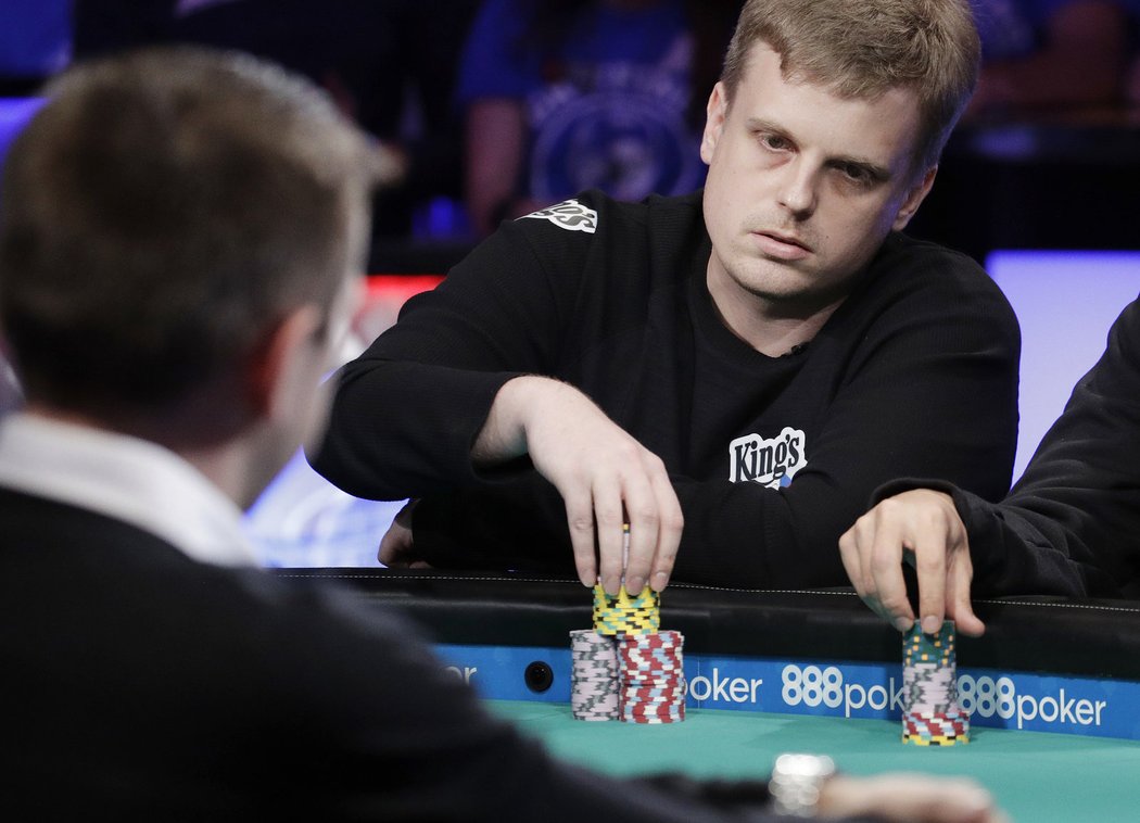 Vojtěch Růžička se pustil do finále největšího a nejsledovanějšího turnaje světa WSOP November Nine parádně.