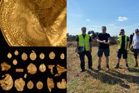 Nadšenec objevil obří zlatý podklad. Pod zemí se skrýval víc než 1500 let, věří v Dánsku