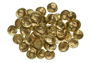 Archeologové v severorakouském Hörschingu nedaleko Lince nalezli na armádním pozemku keltský zlatý poklad v podobě 44 mincí.