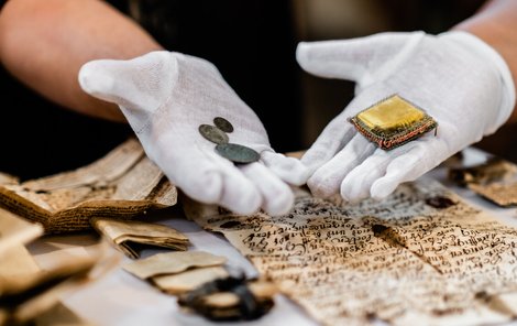 Nejstarší dokumenty a mince pocházejí z roku 1709.