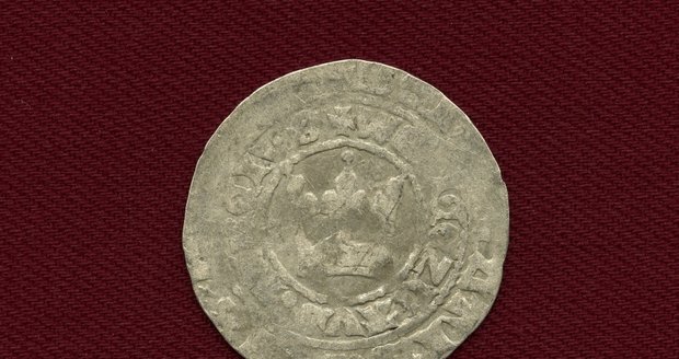 2231 vzácných mincí z doby Karla IV. a Václav IV. vyryl bagr na Vítkovsku.