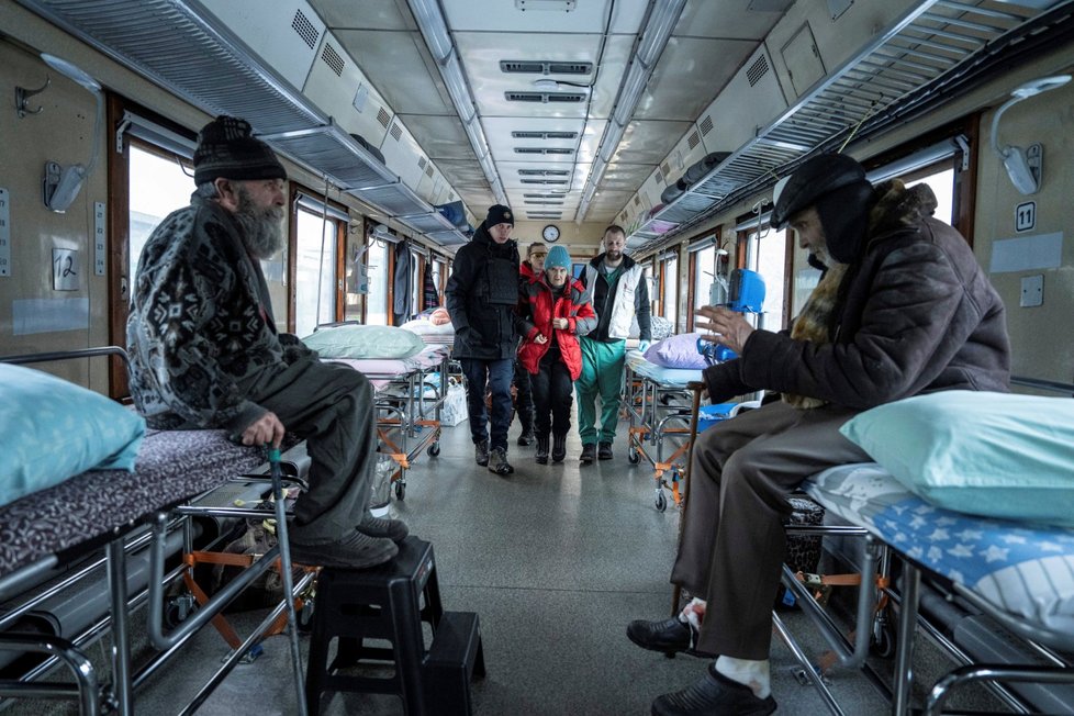 Válka na Ukrajině: Lékařský autobus organizace Lékaři bez hranic v Pokrovsku (14.2.2023)