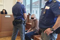 Horor v Brně: Psychotik napadal otce a pobodal seniora! Nic si prý nepamatuje