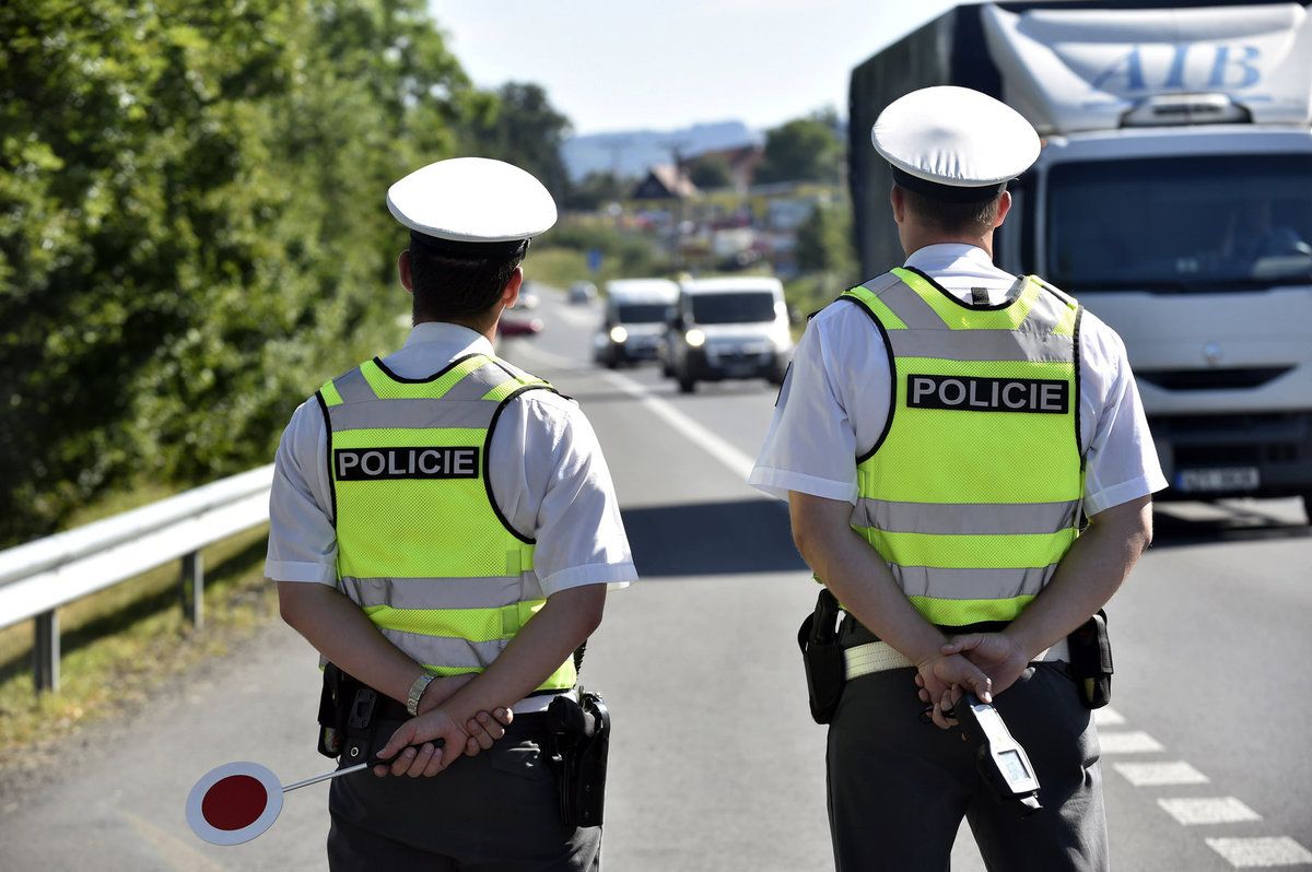 Nechat otevřené okno, aby vám tam vlezla nějaká zlodějka, to nevidí policisté rádi. V Německu se za tohle platí.