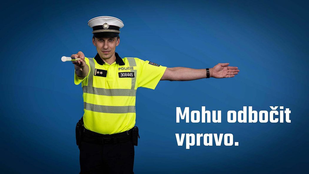 Pokyny policistů v křižovatce