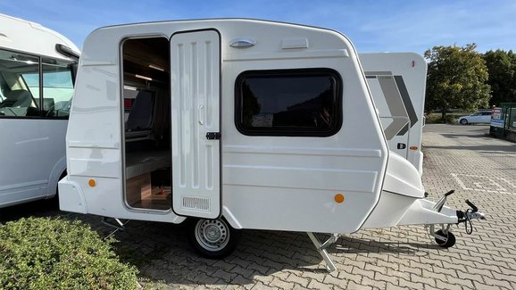 Legendární karavan „polák“ se dá v Česku koupit i dnes. Stojí pakatel