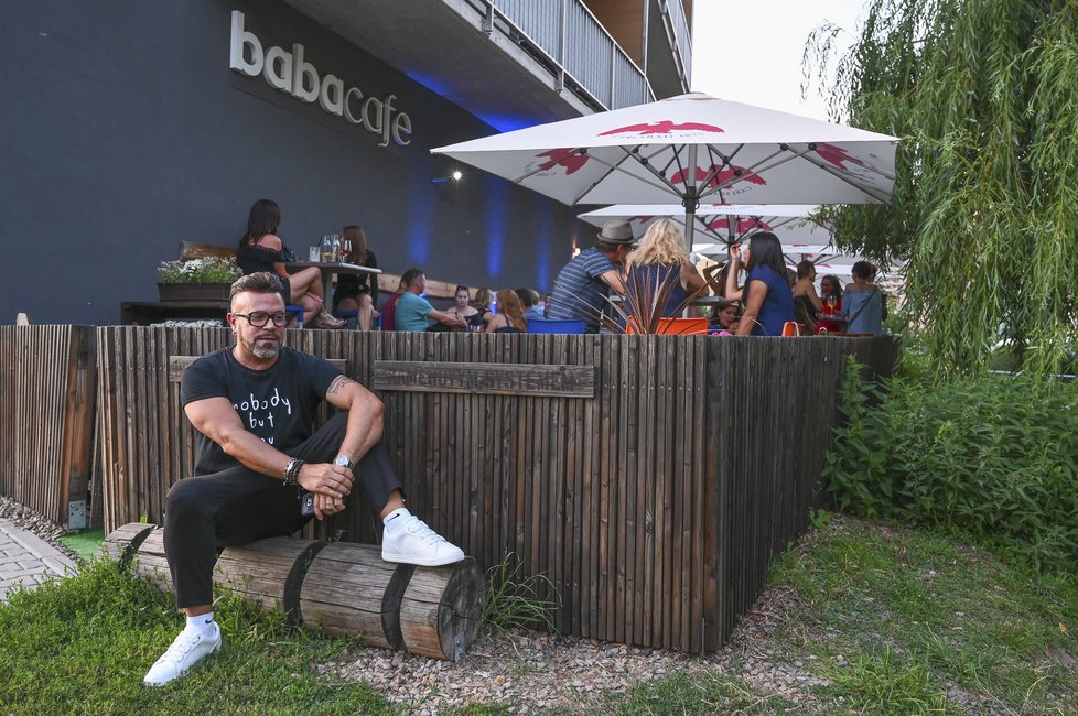 Braňo Polák si v Kuřimy otevřel kavárnu