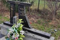 Zničené hroby v Polance: Vandal rozkopal náhrobek, rozbil lucerny