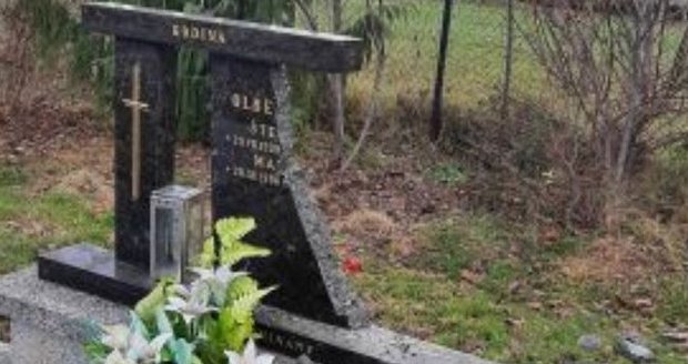 Vandalové poškodili hroby na hřbitově v ostravském obvodu Polanka nad Odrou.