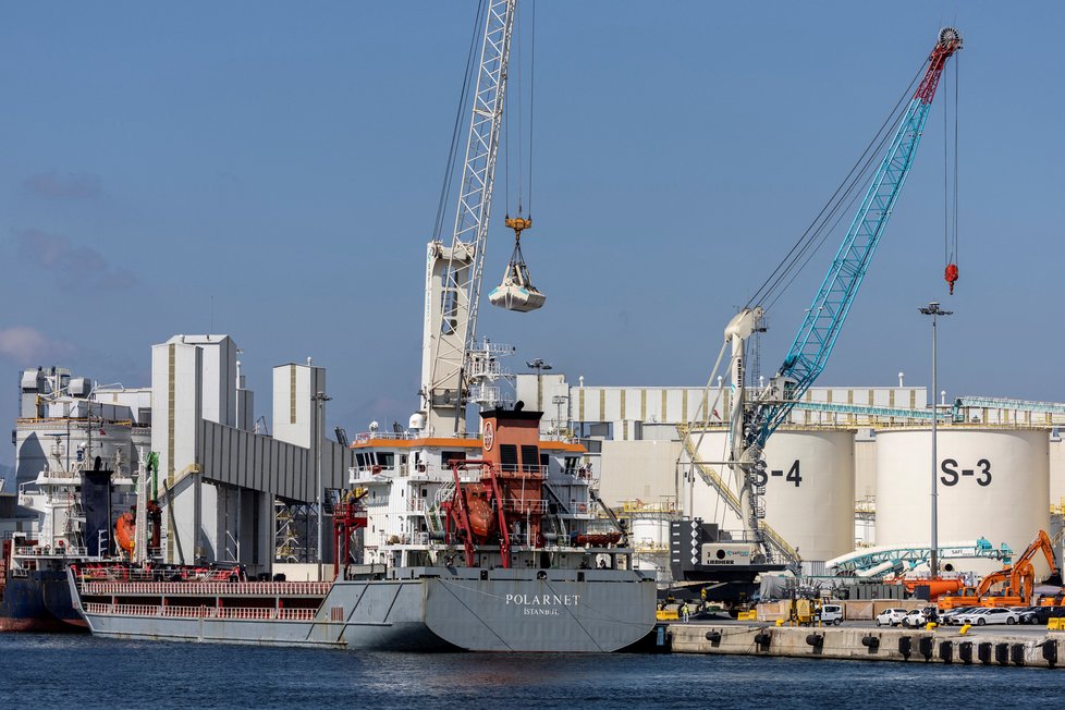 Loď Polarnet se blíží do přístavu v Turecku (8.8.2022)