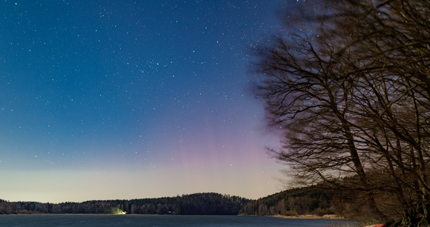 Vzácná nebeská podívaná: V Česku v noci vyfotili polární záři