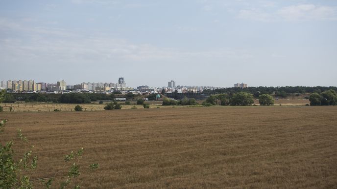 Tesco prodalo 66 hektarů pozemků u Šeberova poblíž dálnice D1.