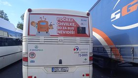 Vtipně a ponašymu pomohli autobusákům zastupitelé z Mostů u Jablunkova na Frýdecko-Místecku.