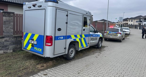 Pokus o sebevraždu v Poleradech u Prahy: Pacient s poraněním hrudníku letěl do nemocnice vrtulníkem! Pokus o sebevraždu v Poleradech u Prahy: Pacient s poraněním hrudníku letěl do nemocnice vrtulníkem!