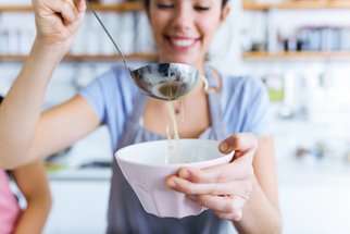 6 osvědčených triků, jak zahustit polévku bez mouky 