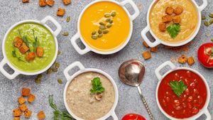 Výtečné polévky k obědu i večeři: Inspirujte se recepty, které zahřejí na těle i na duši