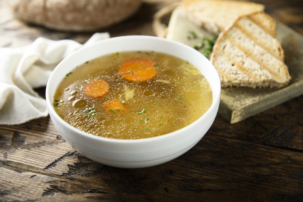Jakoukoliv polévku můžete ozdobit celestýnskými nudlemi, hned bude vypadat slavnostněji!