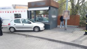 Auto vjelo v Polici nad Metují do skupiny lidí, kteří čekali na zmrzlinu