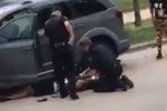 Policie ve Wisconsinu zranila do zad neozbrojeného černocha.