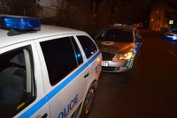 Strážníci a policisté objevili ve squatu dvě mrtvé osoby