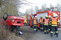 Při nehodě se na Karlovarsku zranila žena i její dítě