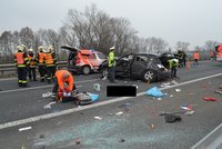 Složky IZS zaměstnala vážná nehoda osobního vozu