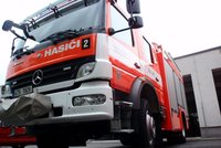 Fabia skončila po nehodě na Ostravsku na střeše
