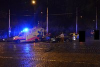 Při nehodě dvou vozidel se v Praze zranilo několik osob