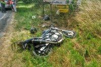 K nehodě motocyklu a osobního vozu musel vzlétnout vrtulník LZS