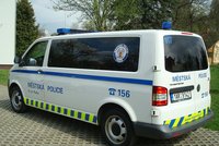 VIDEO: Opilý řidič jel v Praze s proraženou pneumatikou
