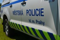 Pražští strážníci vytáhli z Vltavy zraněného muže
