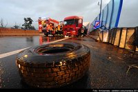 Pražský okruh uzavřela nehoda dvou kamionů