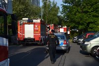 Hasiči při požáru bytu v Praze zachránili dvě osoby