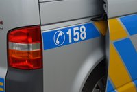 Opilec policistům na Prostějovsku vyhrožoval zabitím, kopl do policisty i do služebního vozu