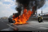 Požár automobilu uzavřel pražskou magistrálu