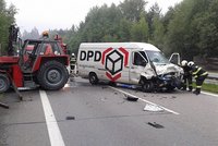 Složky IZS na Českobudějovicku zaměstnala nehoda traktoru s dodávkou