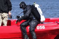 Mladík utonul v jezeře na Karvinsku, jeho tělo našli policejní potápěči
