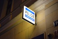 Maskovaní pachatelé přepadli zlatnictví v Unhošti, policie hledá svědky