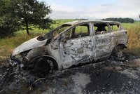Neznámý pachatel odcizil osobní vozidlo, které poté zapálil