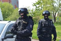VIDEO: Do varny pervitinu v Českých Budějovicích vtrhla zásahová jednotka