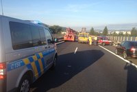 Kvůli havárii osobního vozu do svodidel museli policisté uzavřít D5