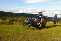 Zraněnou ženu z rokle zachraňovala posádka vrtulníku LZS