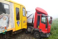 Složky IZS zaměstnala srážka vlaku s nákladním vozem