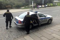 Policisté z OHS Plzeň zadrželi hledanou osobu v „přímém přenosu“ v rádiu